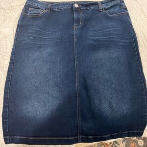 Denim skirt like new. Size 2XL